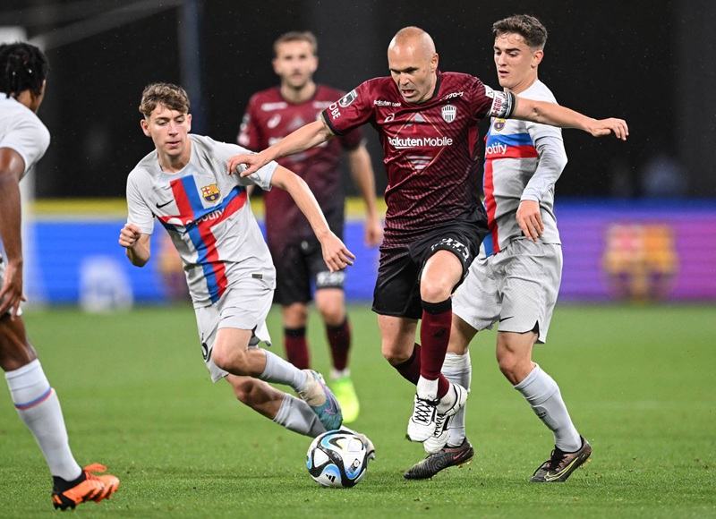 Andrés Iniesta thi đấu trong màu áo của Vissel Kobe