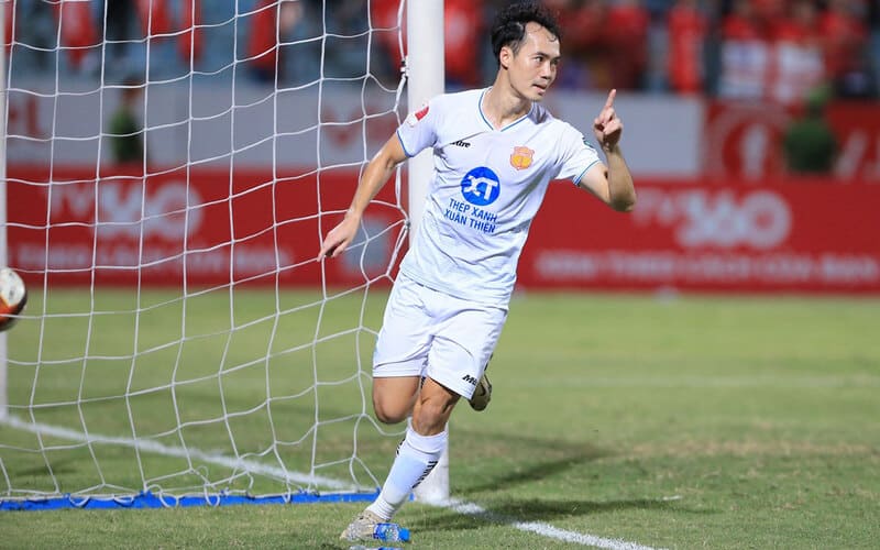 Thông tin về cầu thủ Văn Toàn